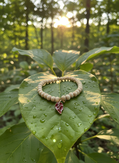 Holzperlenarmband mit Herbstblatt